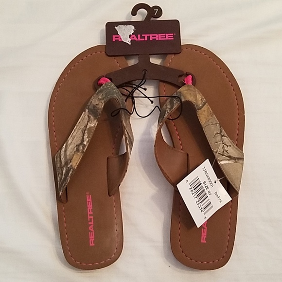 Realtree Shoes - Camo flip flops